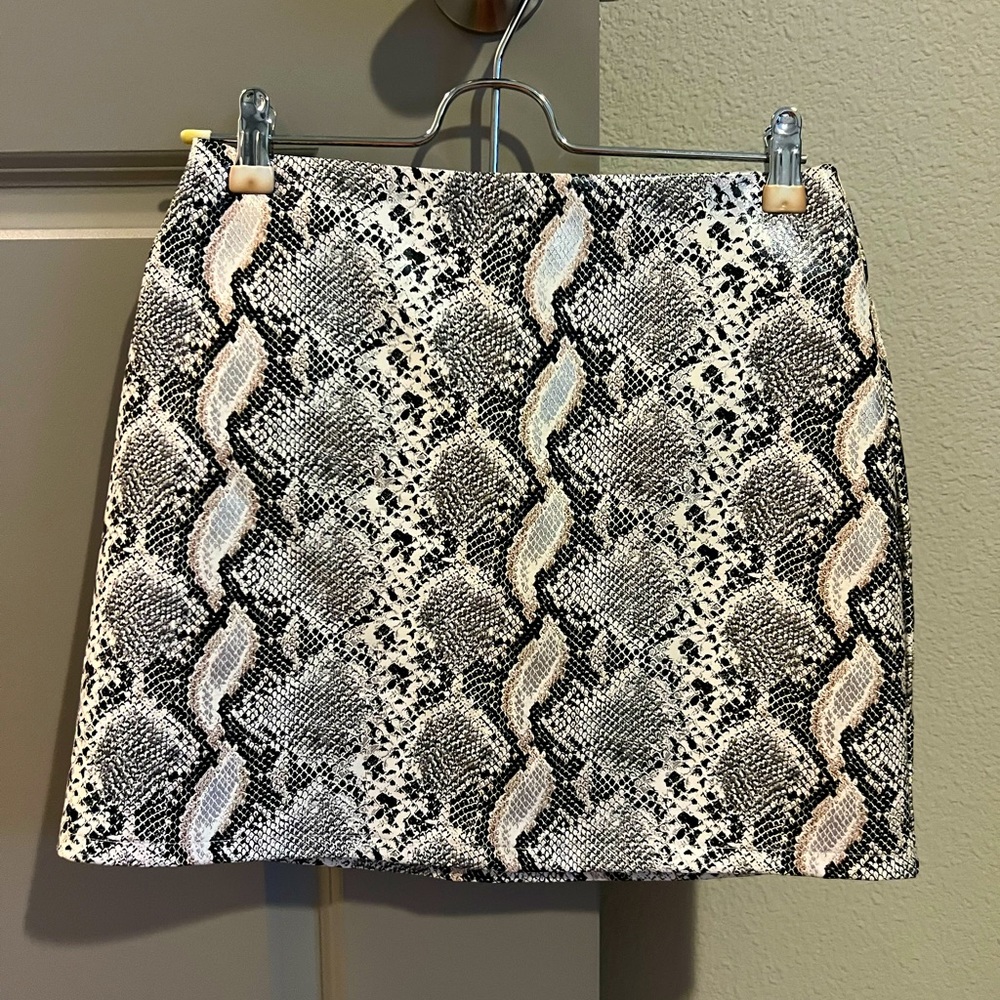 Snake skin mini skirt size 0-2